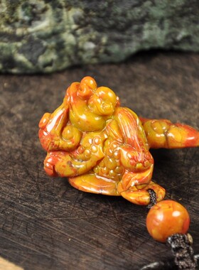 鸡油黄手工缟玛瑙金蟾如意吊坠