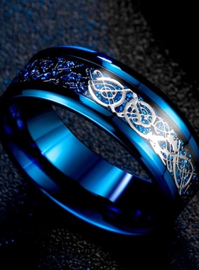 时尚钛钢戒指 镜面抛光蓝色镶嵌尼伯龙根底沙指环 碳纤维钛钢戒指