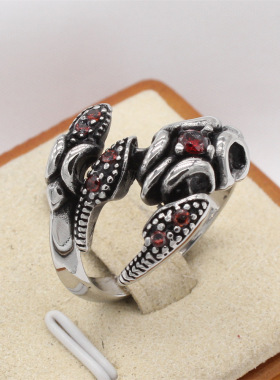 时尚钛钢男款戒指 欧美复古红钻蝎子戒指 红钻天蝎座钛钢戒指指环