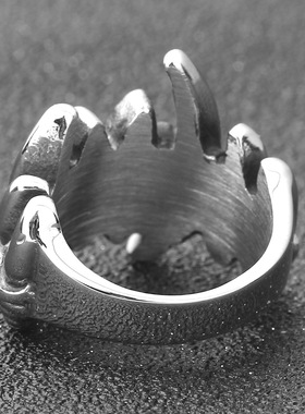 时尚钛钢戒指 欧美ins复古万圣节骷髅鬼手手爪朋克钛钢戒指指环