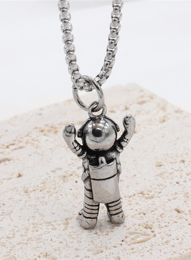 时尚钛钢项链  欧美个性复古太空人宇航员吊坠男士钛钢项链