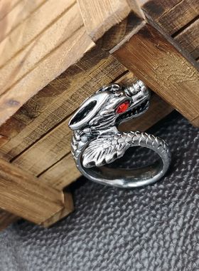 时尚钛钢戒指 摇滚时尚中国龙戒指 红色眼睛龙形钛钢男款戒指指环