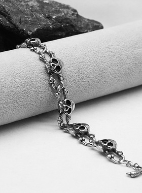 时尚钛钢手链 欧美朋克风骷髅头镂空骨头手链 骷髅头TO扣钛钢手链