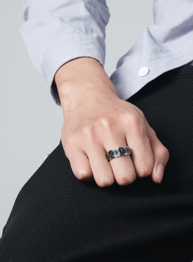 时尚钛钢男款戒指 北欧凯尔特三角可旋转动解压钛钢戒指指环