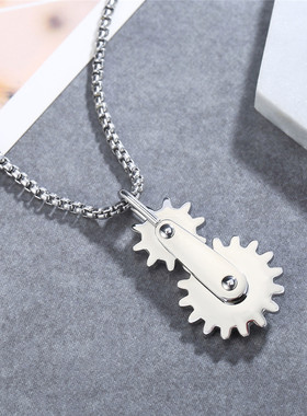 时尚钛钢项链 复古个性齿轮男士转动钛钢吊坠男款钛钢项链