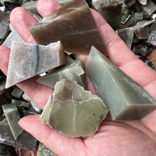 新疆和田玉原石碧玉且末糖青白料边角料山流水山料下脚练手学习料 - 图1