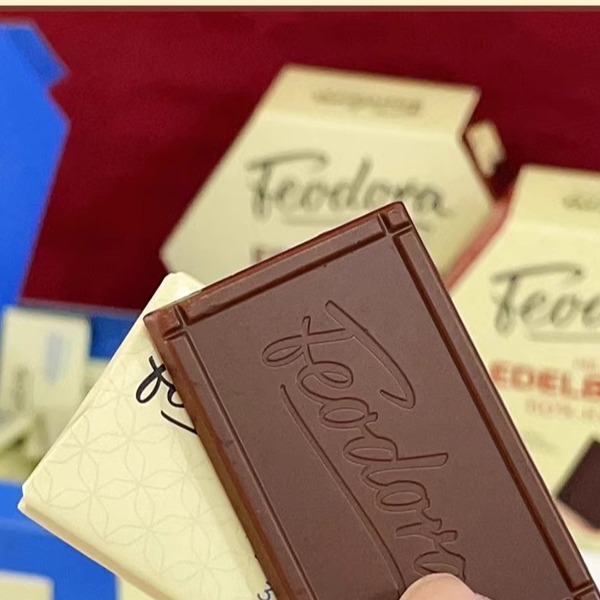 进口费列罗爱之吻德国费杜拉赌神同款黑巧克力白巧礼盒零食年货 - 图0