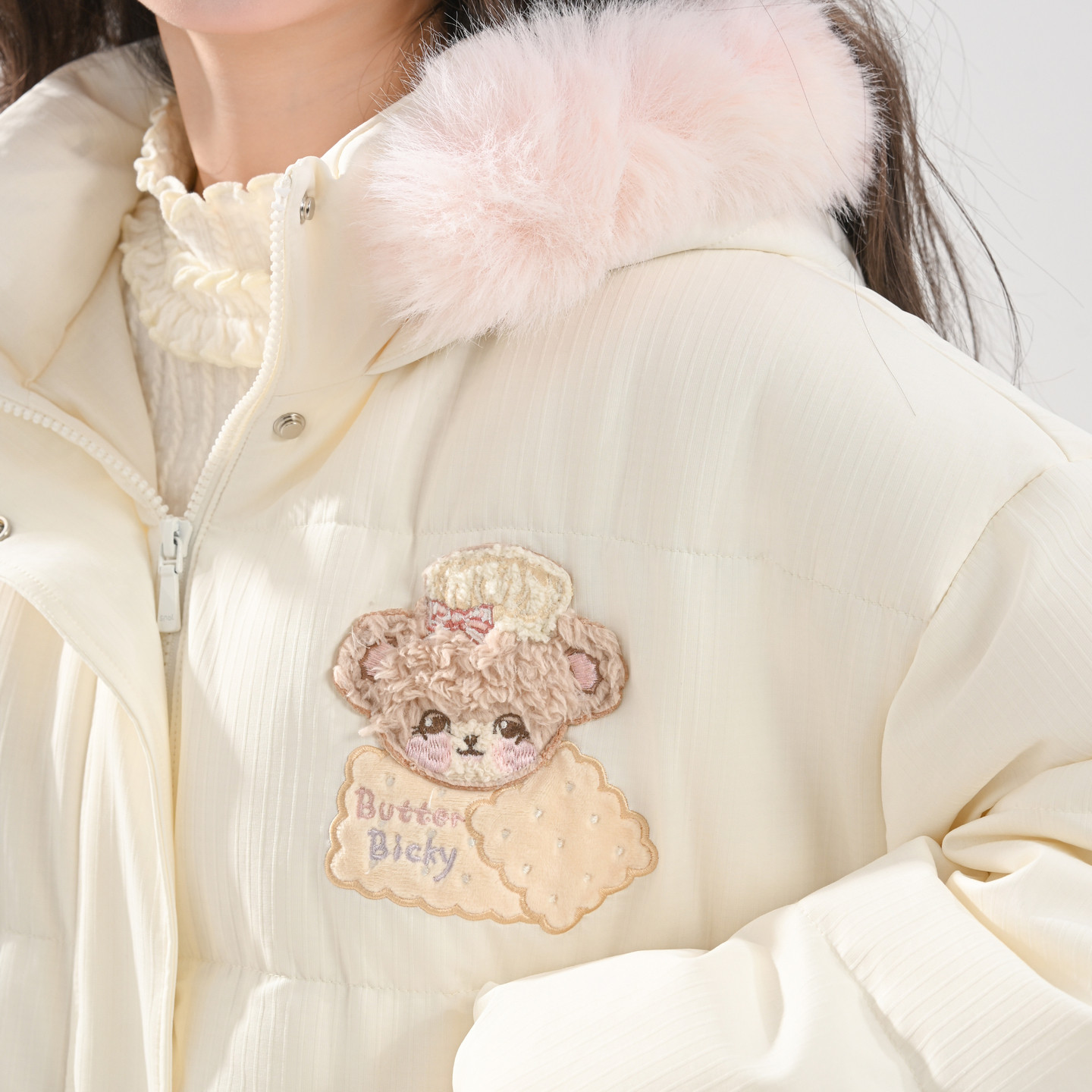 森女部落90%绒子白鸭绒宽松连帽羽绒服女25冬甜美刺绣中长款外套