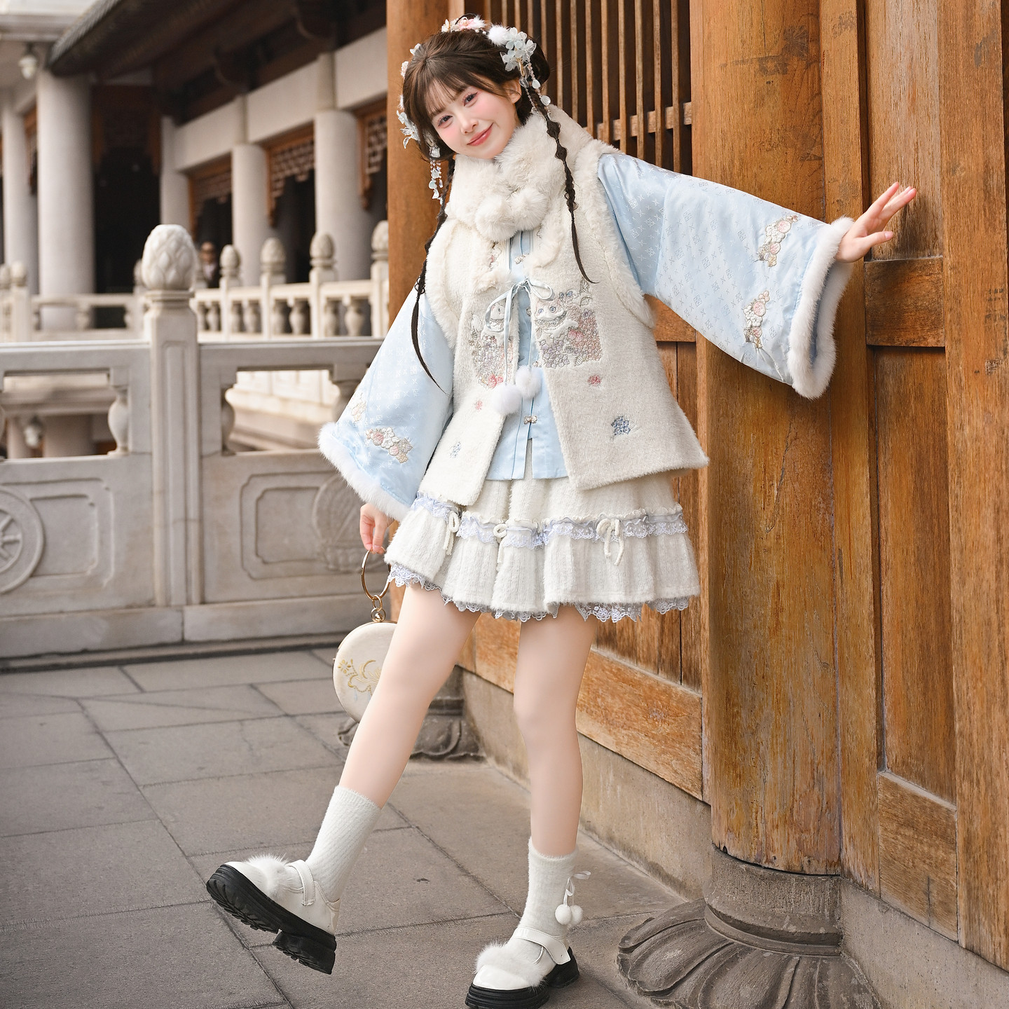 森女部落汉服套装浅蓝长衫毛绒马甲蕾丝半裙刺绣毛绒领汉服套装,淘宝优惠券,粉丝福利购,淘宝优惠卷