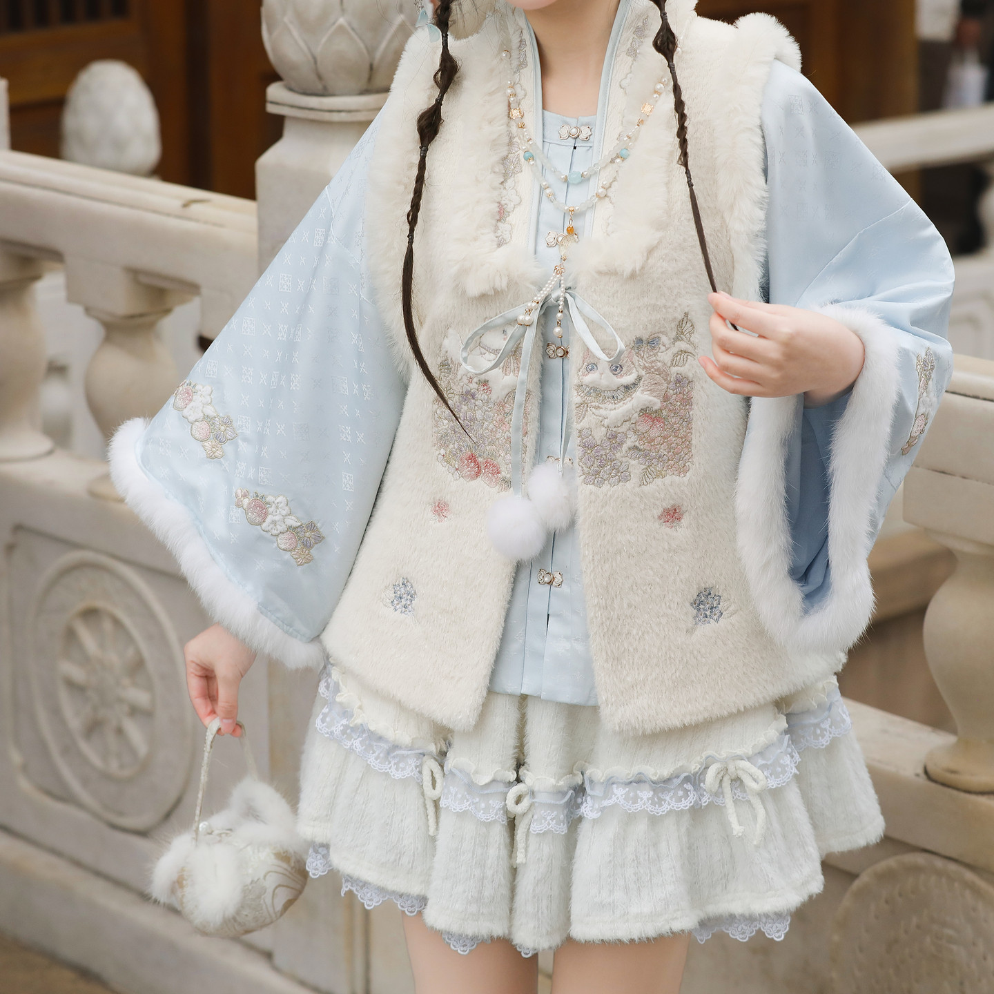 森女部落汉服套装浅蓝长衫毛绒马甲蕾丝半裙刺绣毛绒领汉服套装,淘宝优惠券,粉丝福利购,淘宝优惠卷