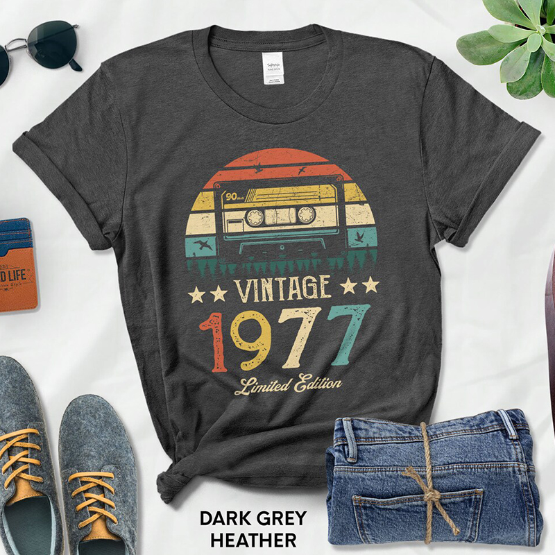 1977 Cassette 47 year old birthday party t shirts - 图0