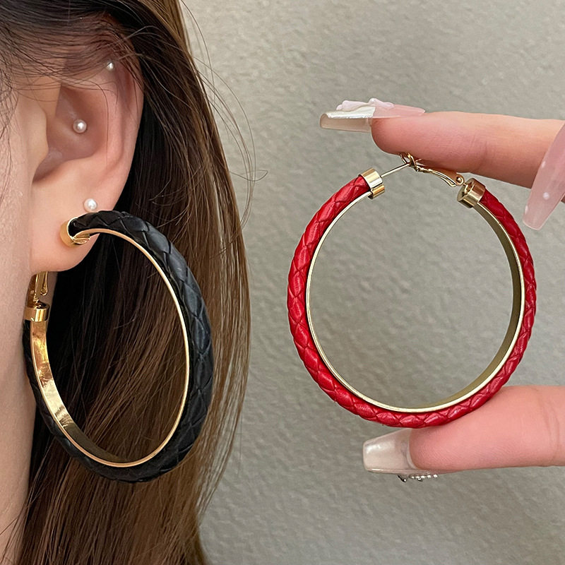 夸张个性酒红色皮革麻花C形925银针耳扣小众独特通勤百搭耳环耳饰,淘宝优惠券,粉丝福利购,淘宝优惠卷