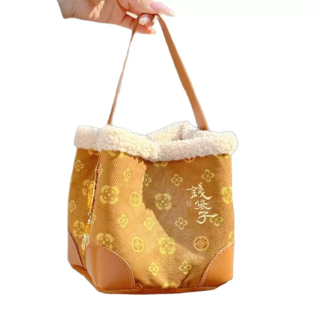 杭州灵隐马年冬日限定有钱花钱袋子手提斜挎包毛绒包招财送闺蜜,淘宝优惠券,粉丝福利购,淘宝优惠卷