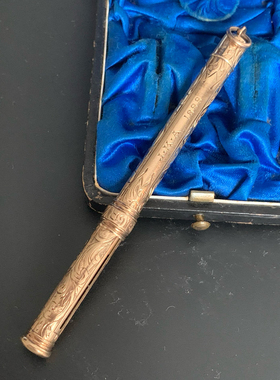 国内现货维多利亚9k金錾刻铅笔吊坠 15克