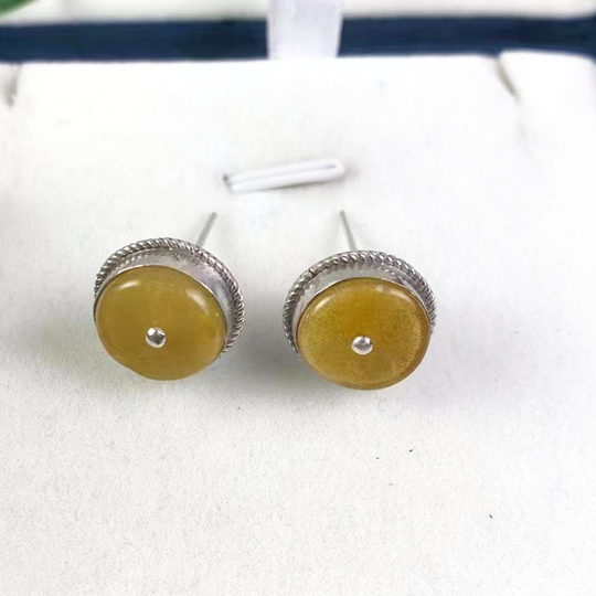 Imported from Nepal, 925 sterling silver inlaid with natural beeswax stud earrings, handmade with exquisite workmanship