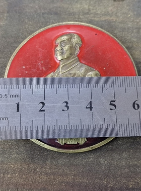 怀旧收藏彩绘黄铜像章国微客厅装饰摆件直径6CM