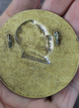 古玩收藏怀旧收藏彩绘黄铜像章海员客厅装饰摆件6CM
