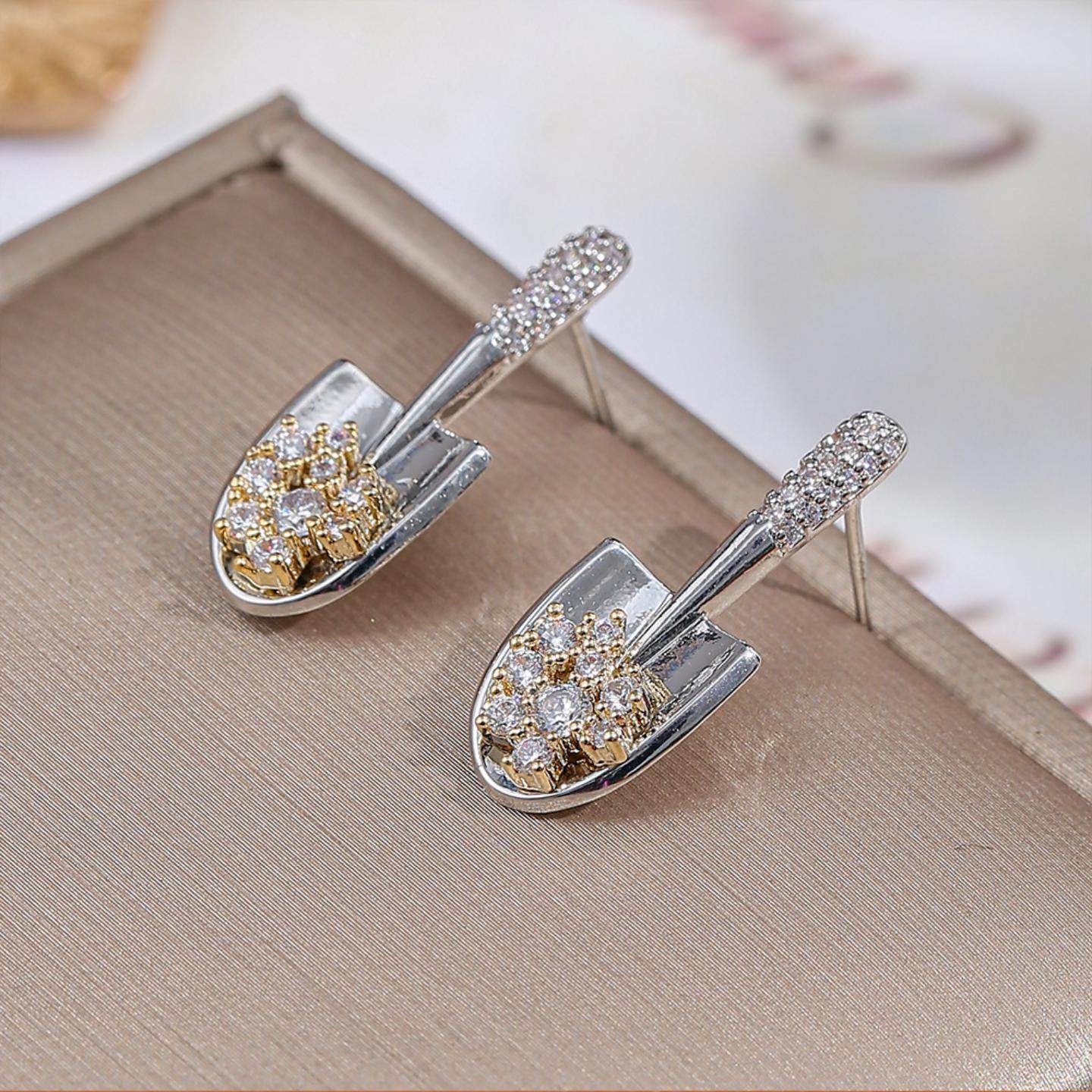 2026新款个性设计锆石铲子银耳钉925纯银针小众轻奢时尚通勤耳饰,淘宝优惠券,粉丝福利购,淘宝优惠卷