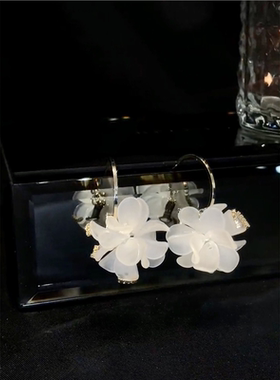 正品999针白色花朵防过敏耳环