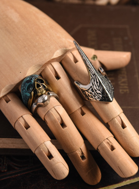 夜深知雪重，时闻折竹声。赛博朋克戒指男高级感孤品