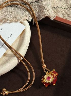 马年新中式旋转红色滴油小马吊坠项链女秋冬毛衣链轻奢长款饰品