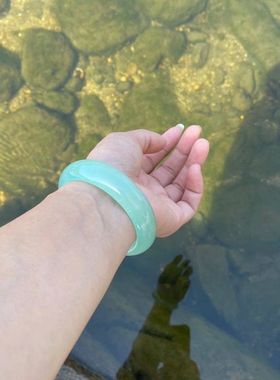 天然正品玉镯淡绿浅绿晴水色女款石英岩玉手镯