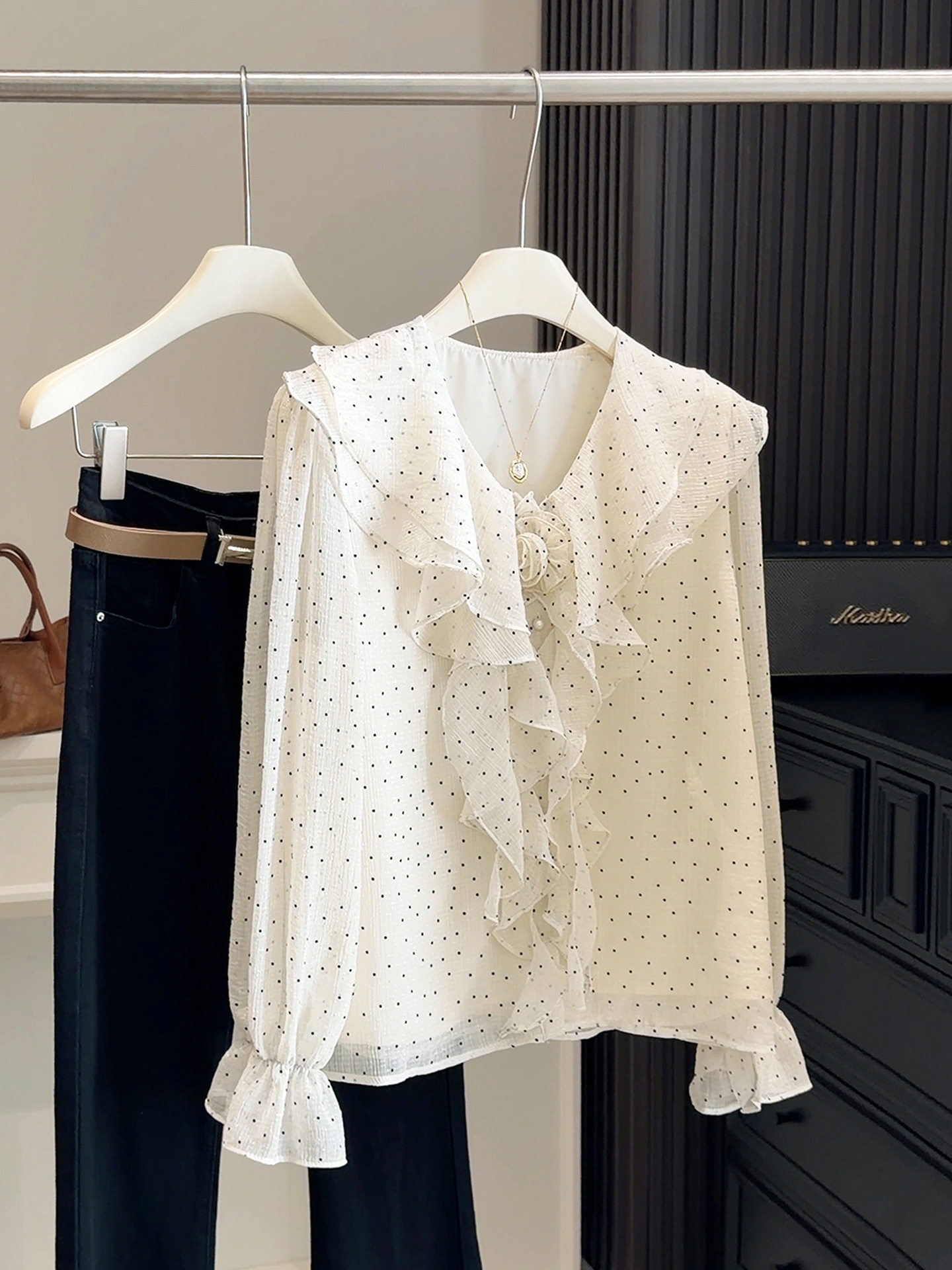 甜美气质荷叶边波点雪纺衬衫女春夏设计感纯色喇叭袖长袖打底衬衣,淘宝优惠券,粉丝福利购,淘宝优惠卷