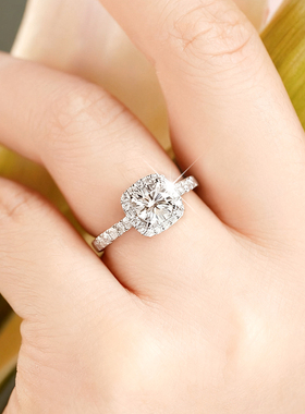 DR莫桑石钻戒女纯银1克拉D色豪华婚戒方糖求婚结婚订婚戒指送女友