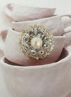 满钻镂空设计感花瓣仙女全新戒指