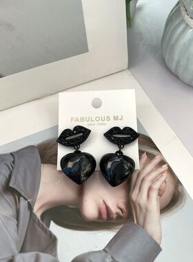 黑色嘴唇爱心小众设计感耳钉