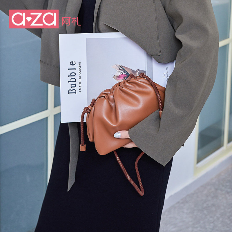 白色云朵女2020新款ck单肩斜挎包包 aza女士包袋