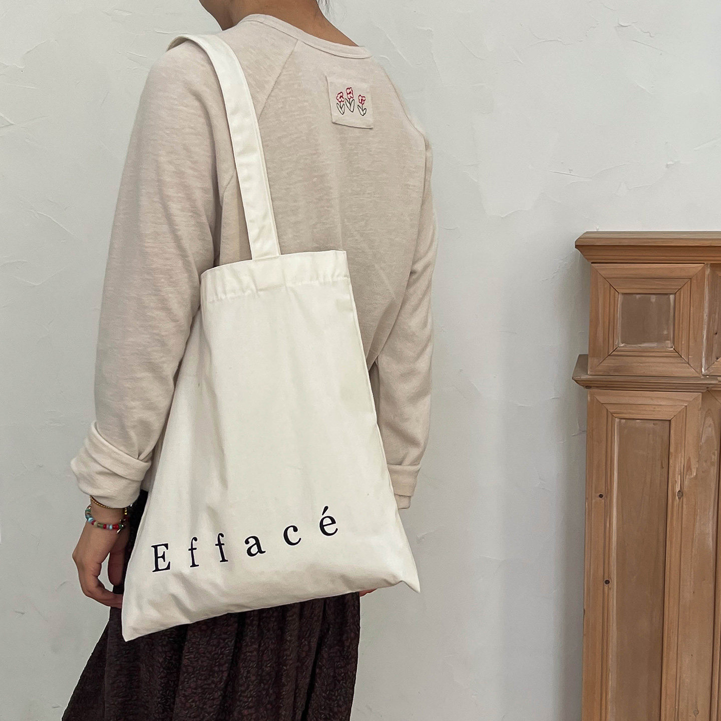 枝悟 高颜值字母印花单肩包 夏日薄款坯布袋 手提购物袋拍照道具,淘宝优惠券,粉丝福利购,淘宝优惠卷