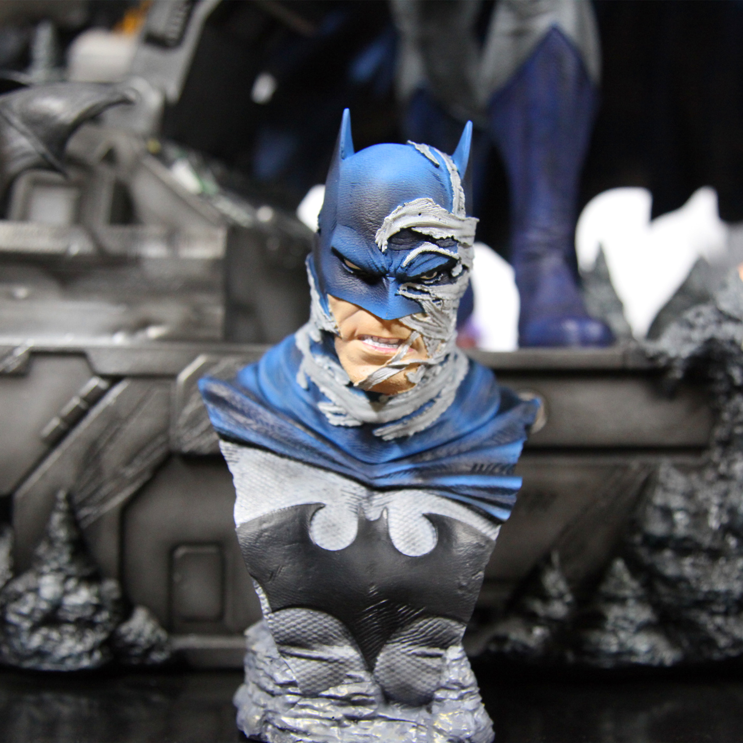 DC1/3蝙蝠侠正义联盟蝙蝠洞缄默蝙蝠侠可换3头雕胸像雕像摆-图0