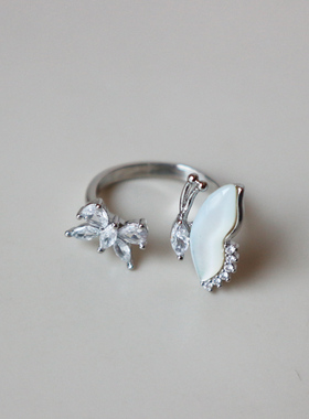 轻奢蝴蝶贝母不对称项链戒指