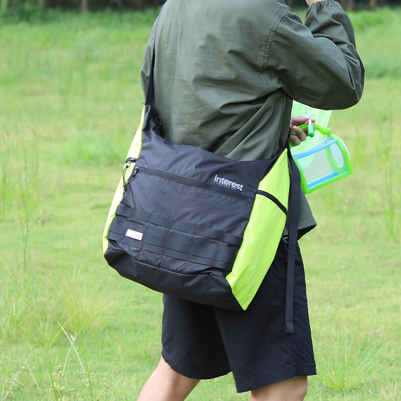 SUELTA街头潮牌斜挎包男女撞色超薄轻便可折叠邮差包死飞防水尼龙 - 图1