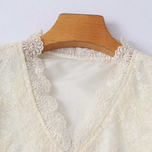 ການຖັກແສ່ວຫນັກ V Neck Lace Shirt ແຂນຍາວປຸ່ມ