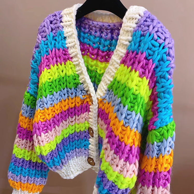 手工编织彩虹毛衣开衫女V领短款粗棒针马卡龙毛线针织外套23秋冬 - 图2