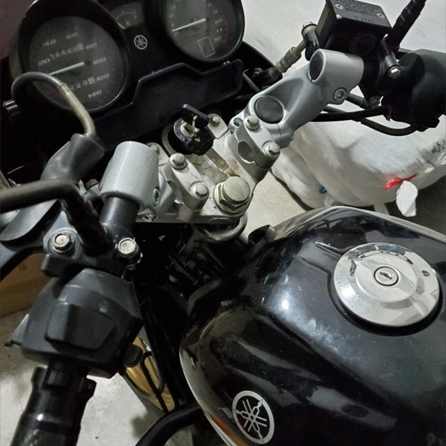 Motorcycle retro modification separated en handlebar