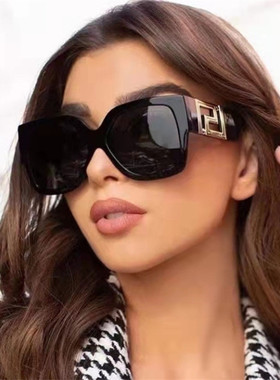 2025跨境欧美大框太阳镜镂空潮个性方形走秀墨镜情侣女双茶眼镜