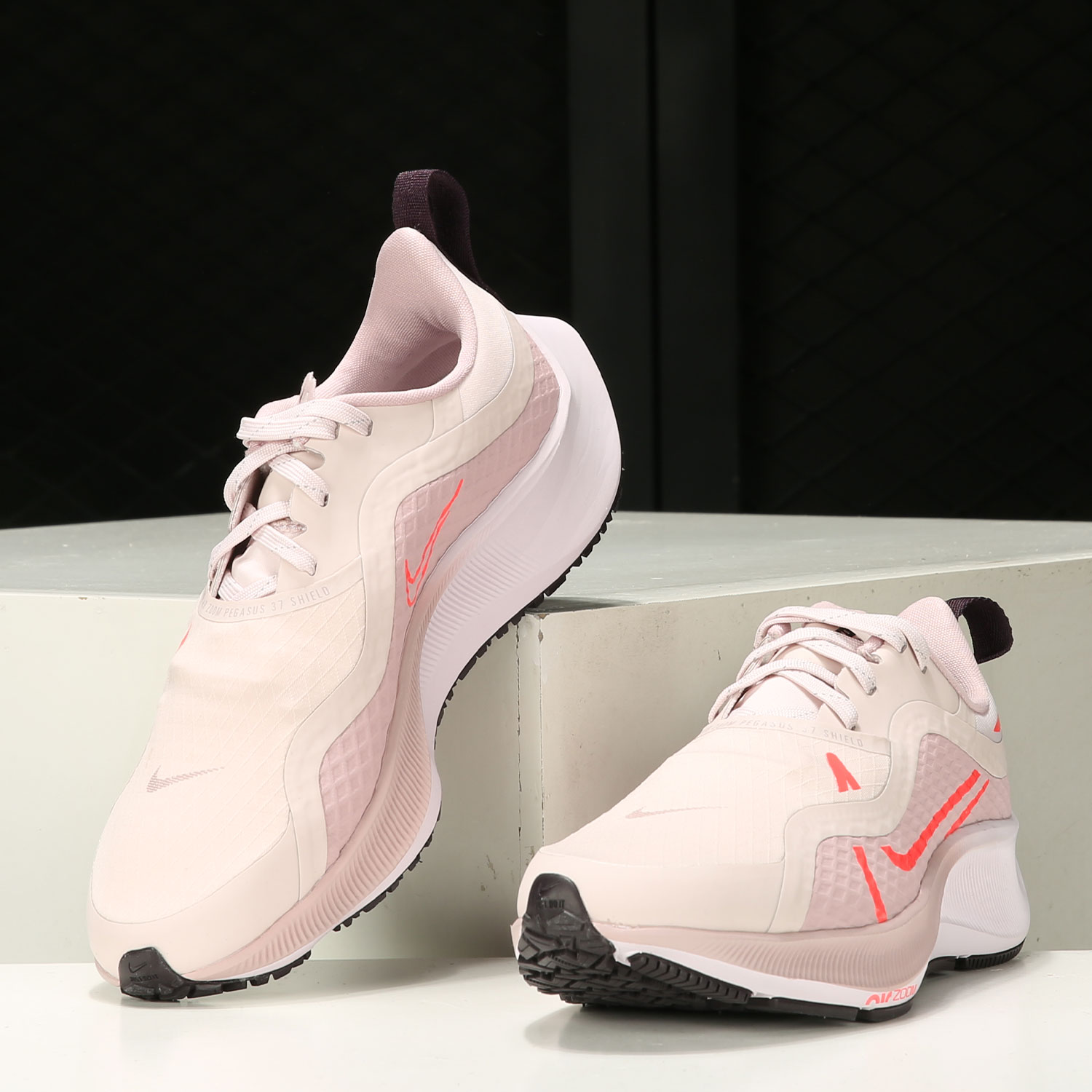 Nike/耐克正品AIR ZM PEGASUS 37 SHIELD女子跑步鞋 CQ8639-600-图1