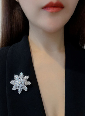 立体银色雪花胸针精致大衣奢华