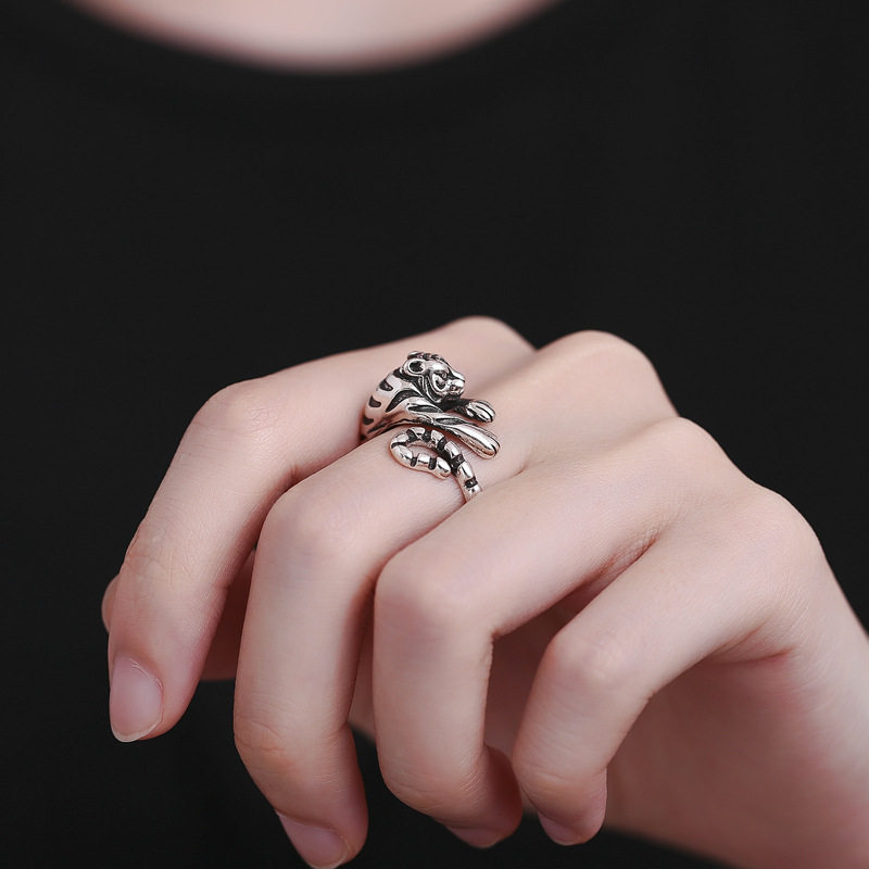 Simple domineering personalized white tiger ring retro ethnic style twelve zodiac tiger opening versatile creative index finger ring