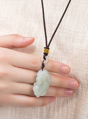 天然和田玉貔貅吊坠本命年玉石手工雕刻女款项链挂件饰品厂家