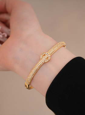 欧美重工锆石圆形卡扣手镯轻奢