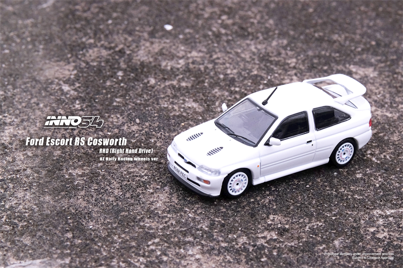 现货|FORD ESCORT RS COSWORTH 蓝色 白色 INNO 1/64 福特车模型 - 图2