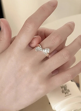 银色纹理感打结蝴蝶结戒指