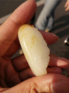 红皮白肉把件貔貅新疆和田玉籽料