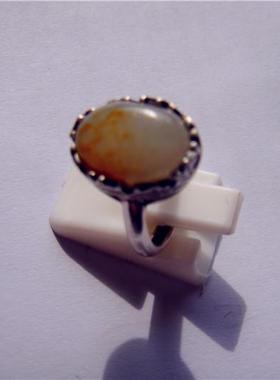 3.6克新疆和田玉籽料红黄皮白玉戒指（包银活圈口，真皮无二上）