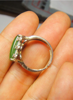 新疆和田玉碧玉戒指（有证书）