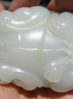 秋梨皮把件龙龟新疆和田玉籽料